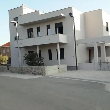 Apt Mari - Close To Sea & Parking Apartment *