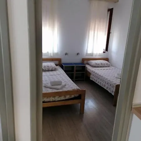 Apt Mari - Close To Sea & Parking Apartment