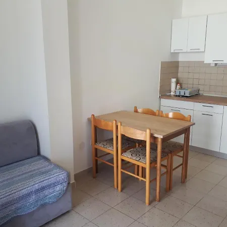 Apt Mari - Close To Sea & Parking Apartment