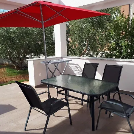 Apt Mari - Close To Sea & Parking Apartment