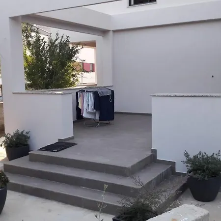 Apt Mari - Close To Sea & Parking Apartment *