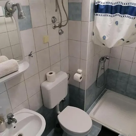 Apt Mari - Close To Sea & Parking شقة زاتون
