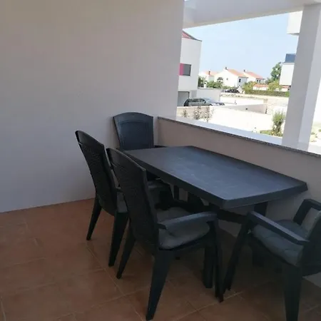 Apt Mari - Close To Sea & Parking شقة زاتون