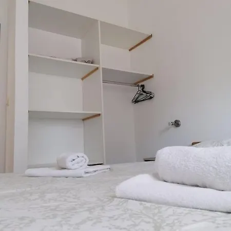 Apt Mari - Close To Sea & Parking شقة *