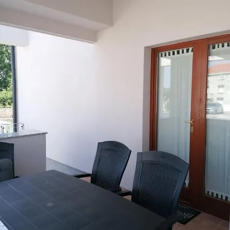 Apt Mari - Close To Sea & Parking شقة زاتون